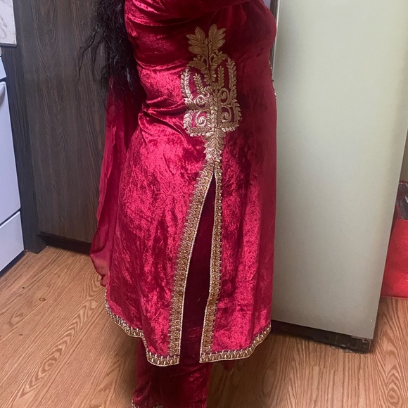 Velvet shalwar kameez for party wear or at home wear indian/punjabi - Picture 1 of 5